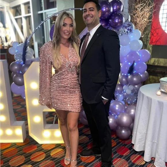 Elegant Pink Textured Dress - Picture 3 of 3